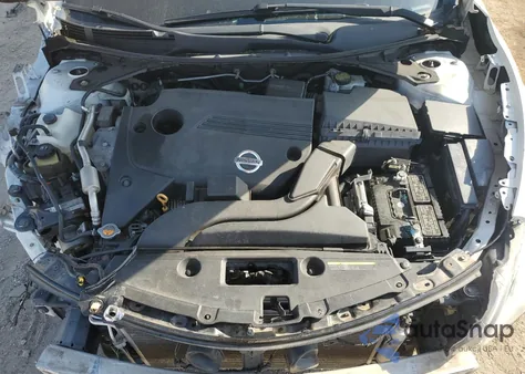 2015 Nissan Altima 2.5 z USA, uszkodzony, nr VIN 1N4AL3AP5FN320229